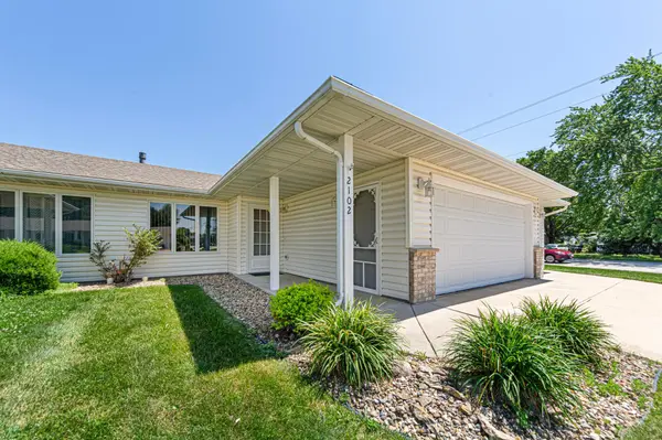 2102 Mcquillan CT SE, Rochester, MN 55904