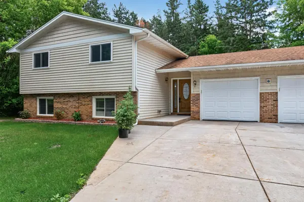 900 Evergreen TRL, Blaine, MN 55014