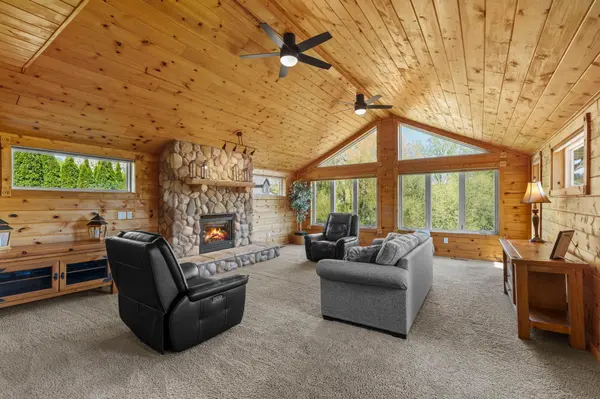 1839 Quebec ST, Centerville, MN 55038