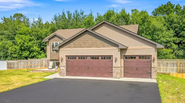 38369 Hunters Ridge TRL, North Branch, MN 55056