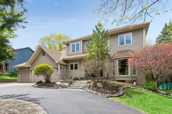 6820 Lorena LN, Eden Prairie, MN 55346