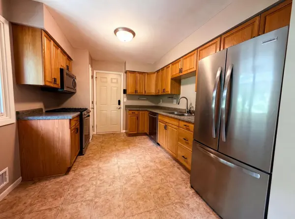 18220 Duck Lake TRL, Eden Prairie, MN 55346