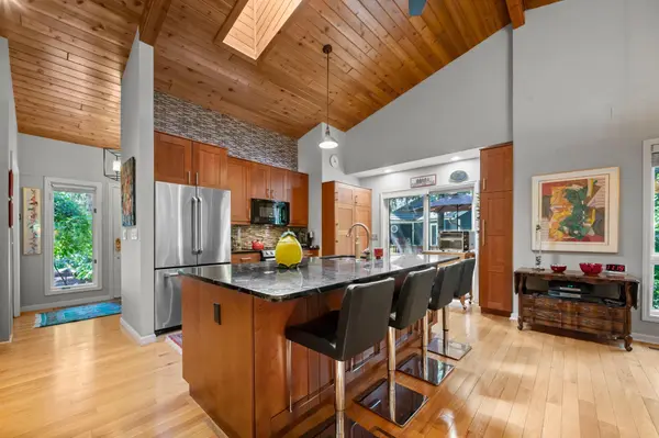 6884 Stonewood CT, Eden Prairie, MN 55346