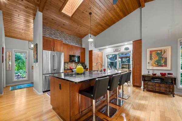 6884 Stonewood CT, Eden Prairie, MN 55346