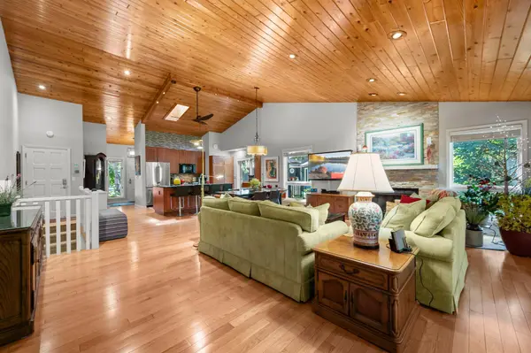 6884 Stonewood CT, Eden Prairie, MN 55346