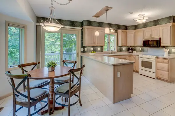 2201 Ferris LN, Roseville, MN 55113