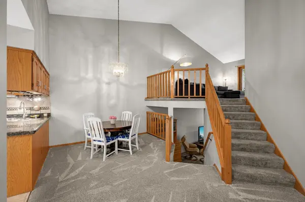 2716 River Woods LN, Burnsville, MN 55337