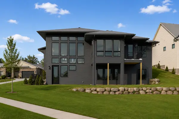 934x W 134th ST, Savage, MN 55378