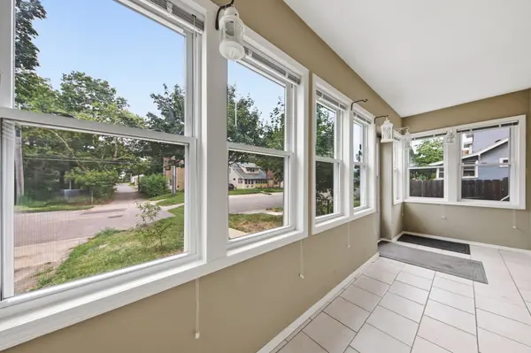 1004 Western AVE N, Saint Paul, MN 55117