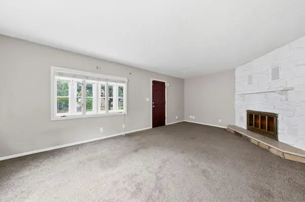 1004 Western AVE N, Saint Paul, MN 55117