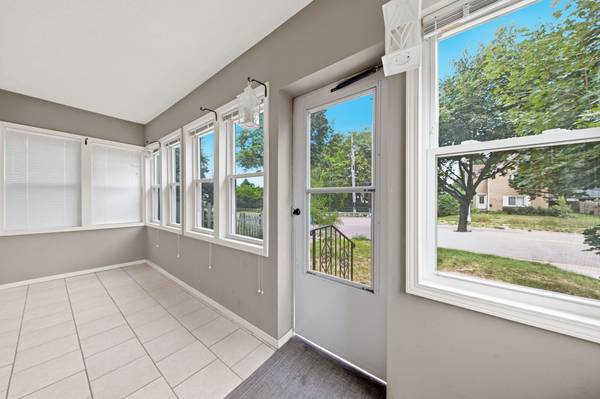 1004 Western AVE N, Saint Paul, MN 55117