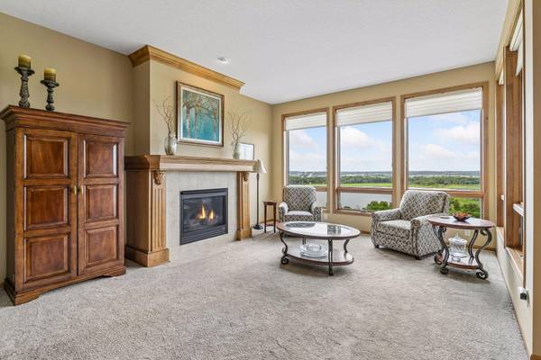 10102 Indigo DR, Eden Prairie, MN 55347