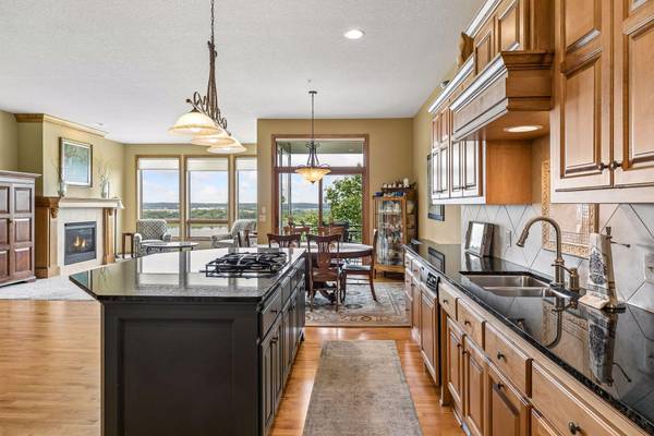 10102 Indigo DR, Eden Prairie, MN 55347