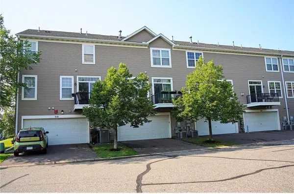 514 Huset Pkwy NE, Columbia Heights, MN 55421