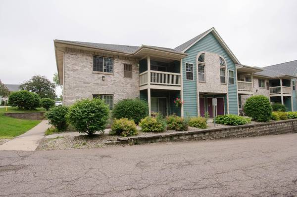 1876 Deerhaven LN NE #2, Rochester, MN 55906