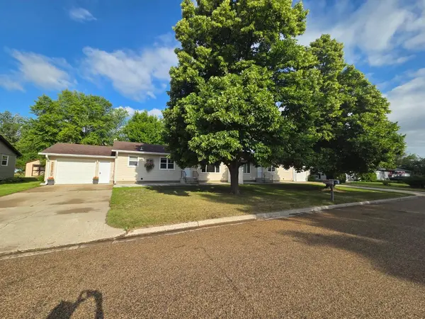 119 & 121 14th ST N, Oakes, ND 58474