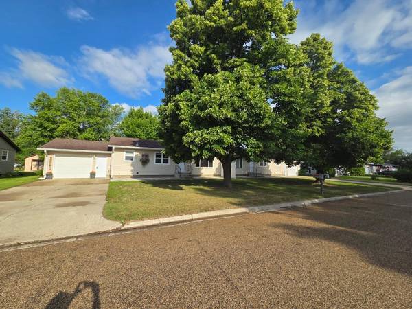 119 & 121 14th ST N, Oakes, ND 58474