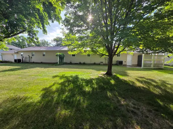 119 & 121 14th ST N, Oakes, ND 58474