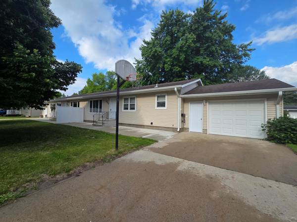 119 & 121 14th ST N, Oakes, ND 58474