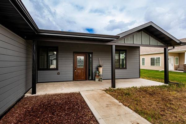 4712 Hampton LOOP S, Moorhead, MN 56560
