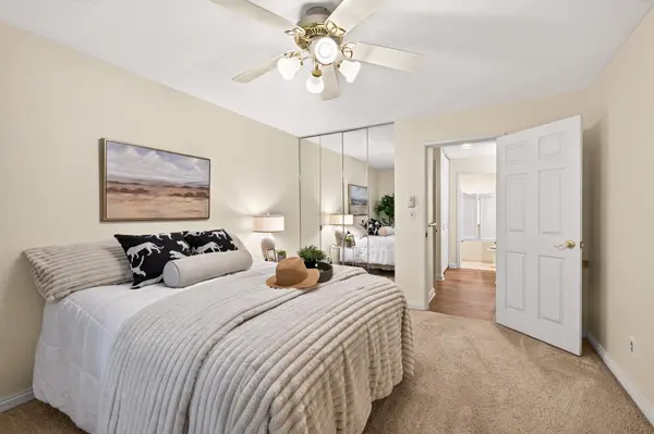 2800 Hamline AVE N #102, Roseville, MN 55113