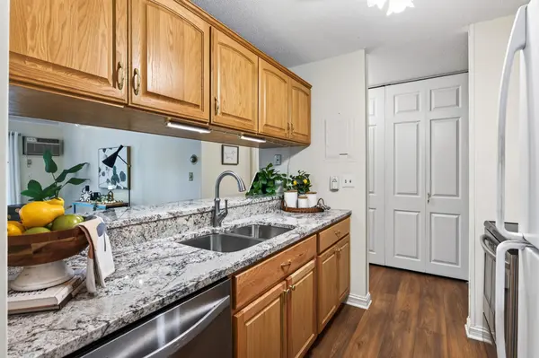 2800 Hamline AVE N #102, Roseville, MN 55113