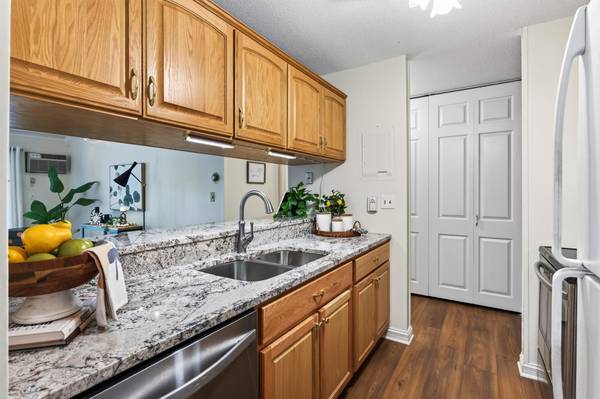 2800 Hamline AVE N #102, Roseville, MN 55113