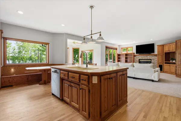 5900 Otter Ridge CIR, White Bear Lake, MN 55110