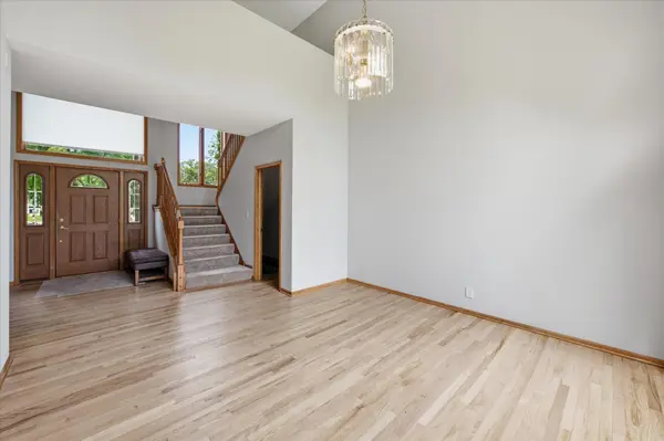 5900 Otter Ridge CIR, White Bear Lake, MN 55110