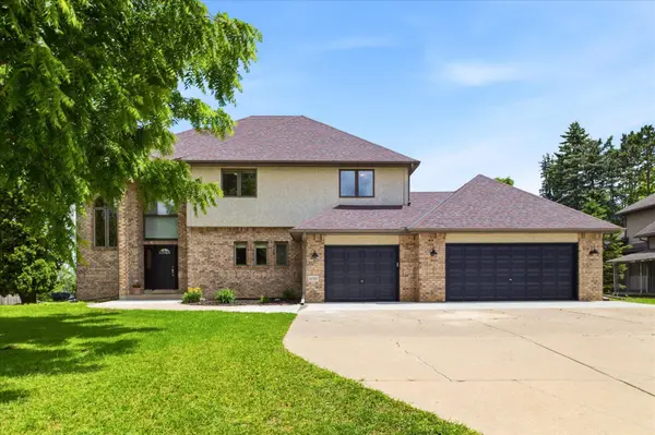 5900 Otter Ridge CIR, White Bear Lake, MN 55110