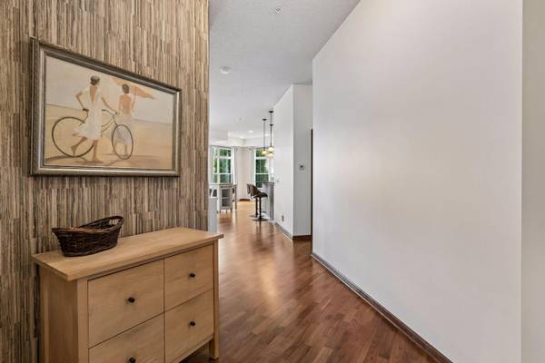 1256 County Road D E #101, Maplewood, MN 55109