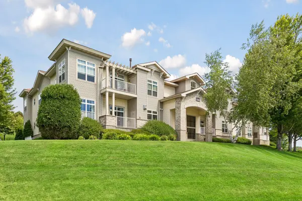 1256 County Road D E #101, Maplewood, MN 55109