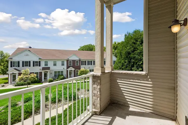 1256 County Road D E #101, Maplewood, MN 55109