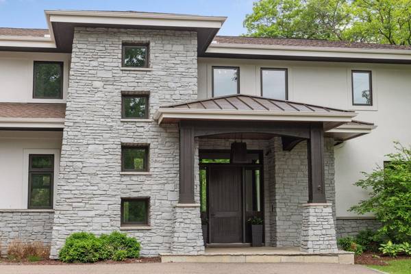 6816 Cheyenne CIR, Edina, MN 55439