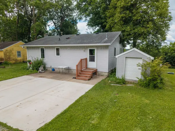 17571 Roberds Lake BLVD, Faribault, MN 55021