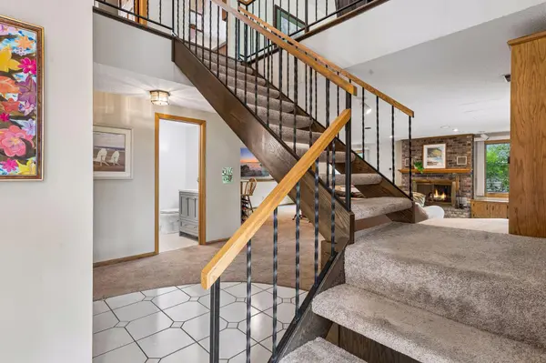 2863 Aglen ST, Roseville, MN 55113
