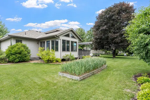 6224 Glacier DR, North Branch, MN 55056