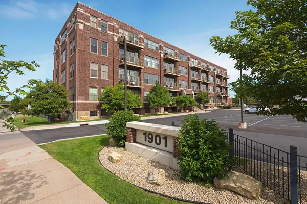 1901 E Hennepin AVE #305, Minneapolis, MN 55413