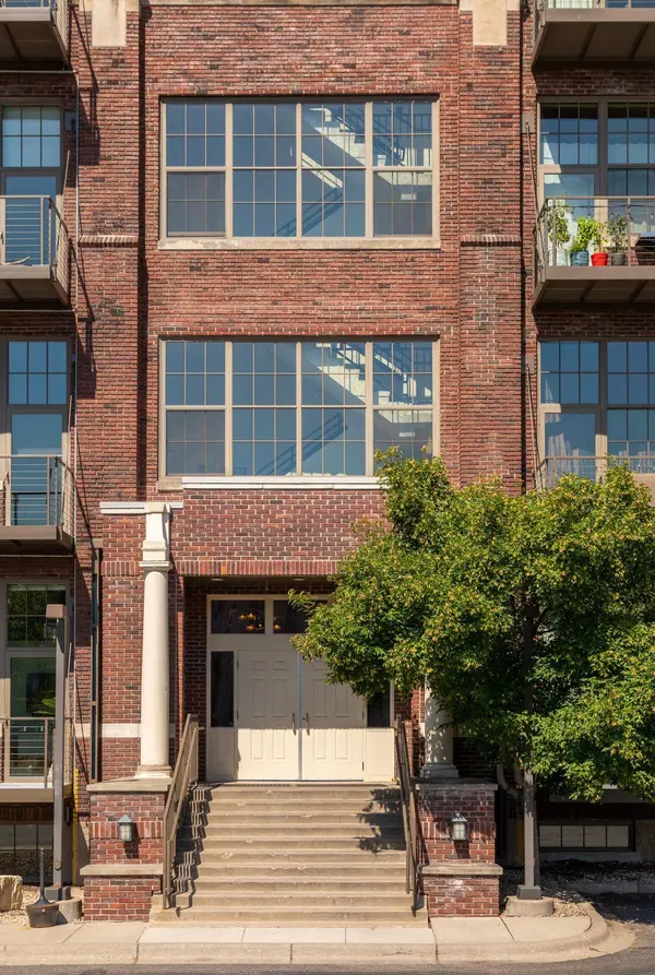 1901 E Hennepin AVE #305, Minneapolis, MN 55413