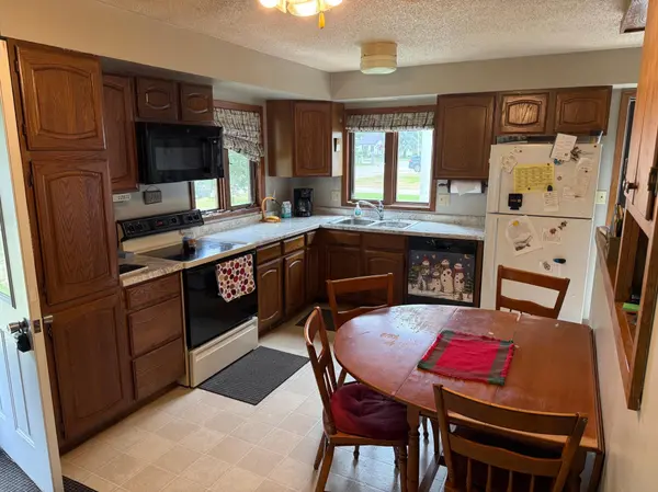 309 7th AVE NE, Roseau, MN 56751