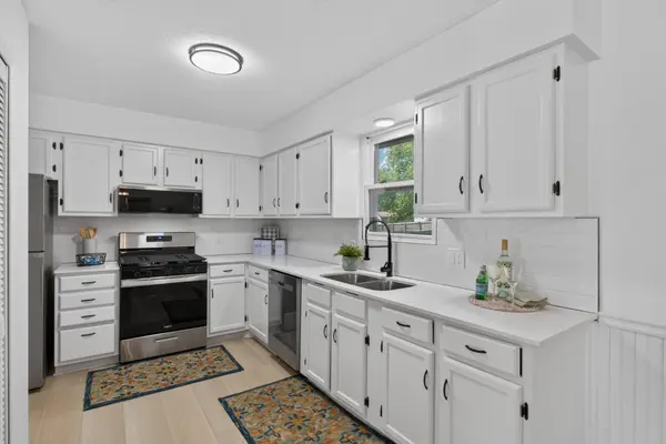 411 Adams DR W, Young America, MN 55397