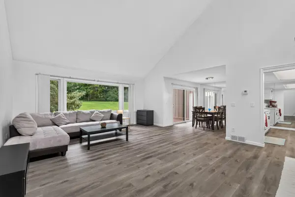 5725 Duncan LN, Edina, MN 55436