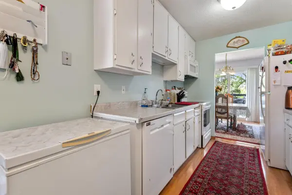142 Canabury CT, Little Canada, MN 55117