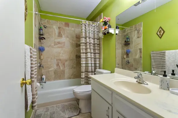 142 Canabury CT, Little Canada, MN 55117