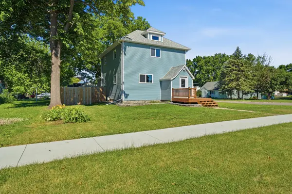 90 5th AVE NW, Wells, MN 56097