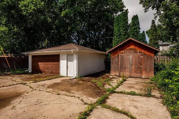 415 10th ST S, Moorhead, MN 56560