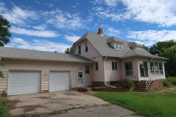 10 3rd AVE, Arthur, ND 58006