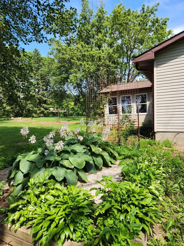 56676 412th ST, New Ulm, MN 56073