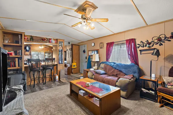 400 22 1/2 ST NW, Stewartville, MN 55976