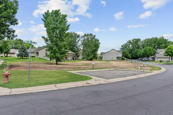 7195 Sterling DR, Greenfield, MN 55373